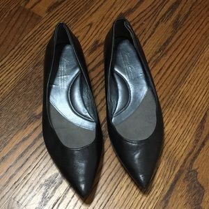 Kenneth Cole silver edition black pointed toe